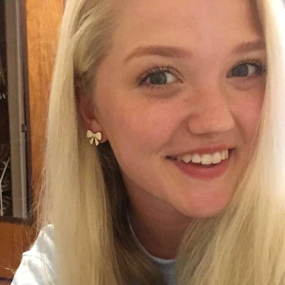 Meet your Posher, Abby - Picture 1 of 1